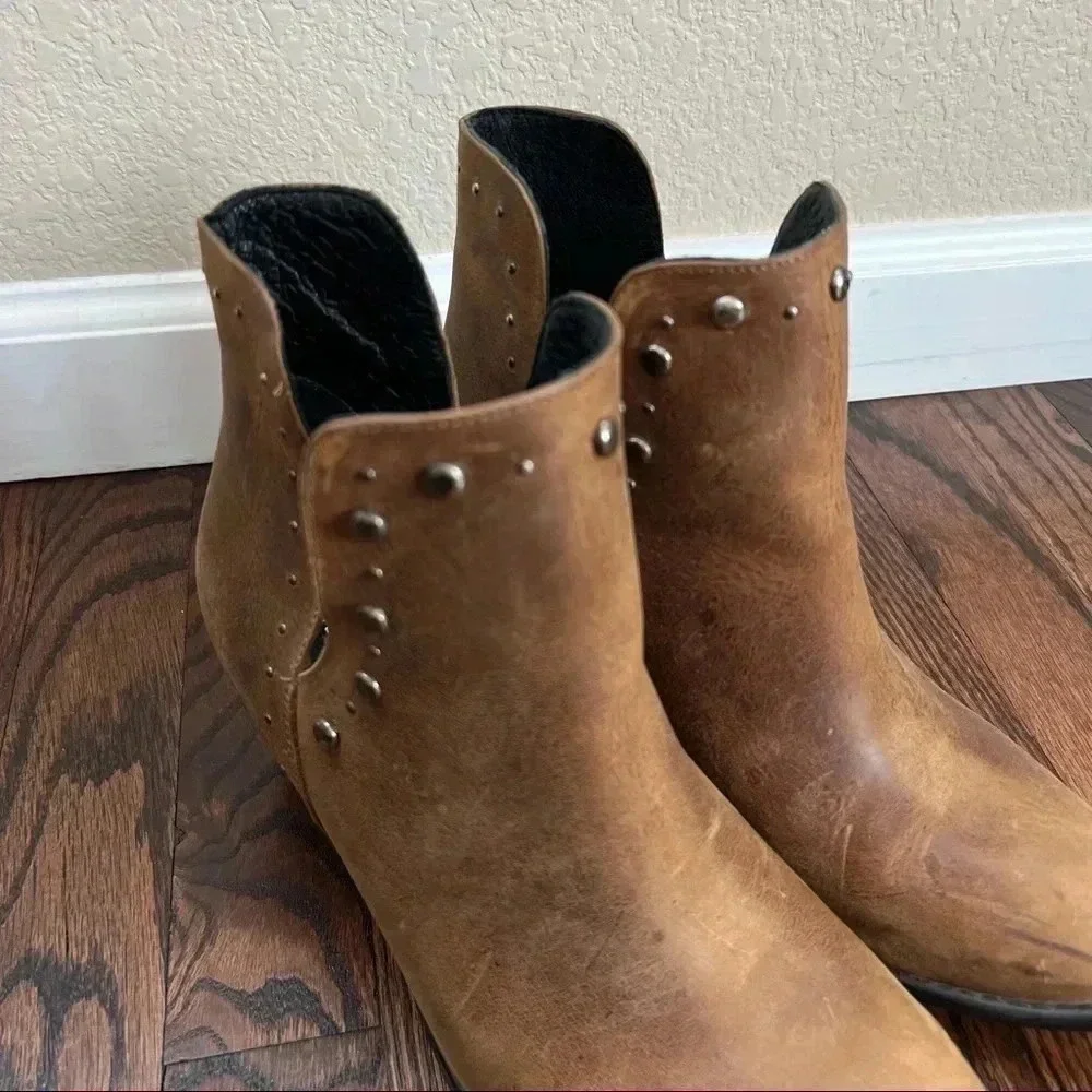 Musse & Cloud Aster Ankle Boots Booties Brown Leather Women’s size 10 Studs $105